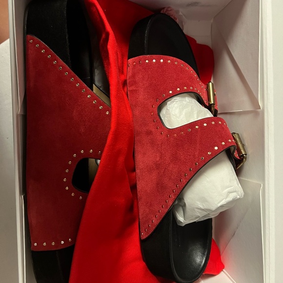 Isabel Marant sandals
!Size 40 but it fits my 38.5 sized feet! - Picture 7 of 8